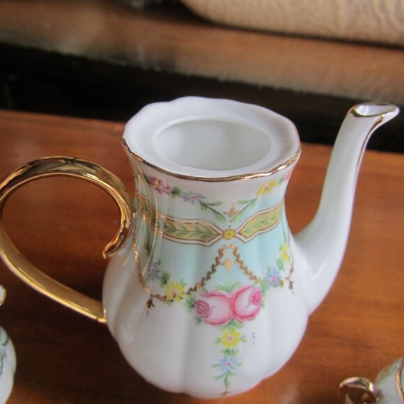 VTG VICTORIA'S GARDEN MINIATURE TEA SET, VER ORNATE - Picture 2 of 5